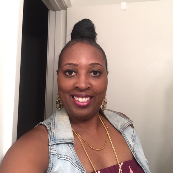 Meet your Posher, Tracie - Picture 2 of 2